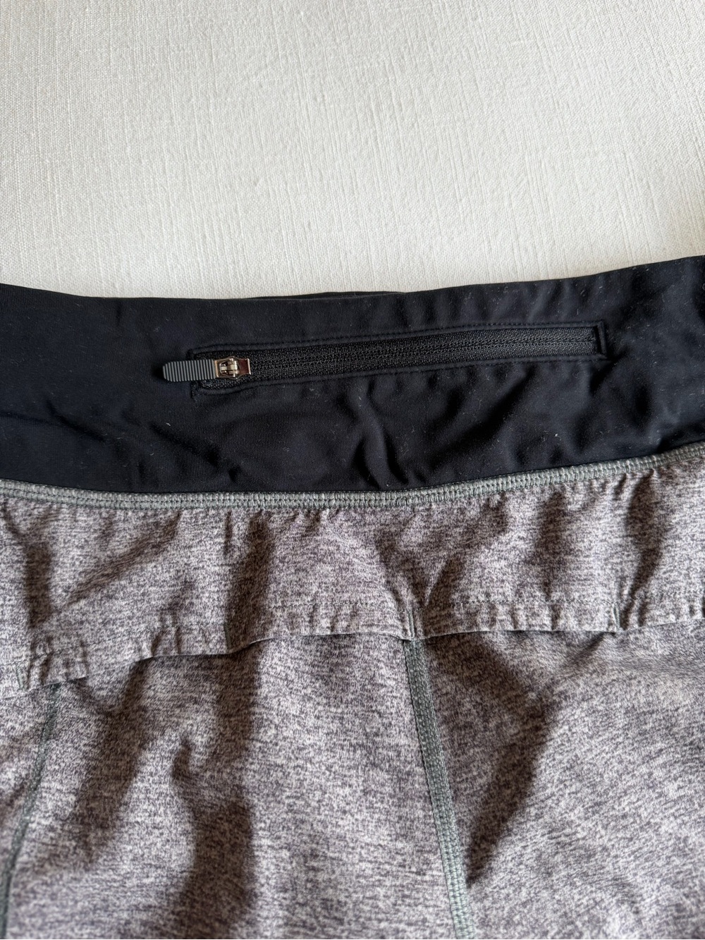 LuluLemon - Speed Up Low Rise Lined Shorts 2.5 - Picture 4 of 6
